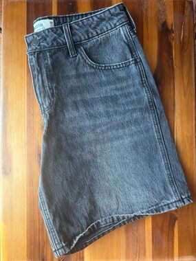 HOLLISTER Low-Rise Baggy Jort Denim Shorts in Charcoal Grey